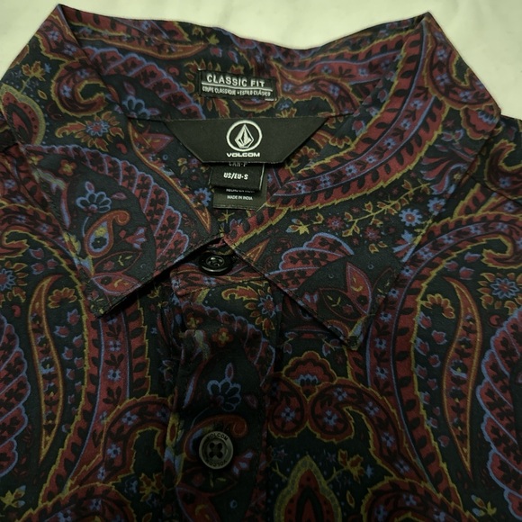 Volcom Short Sleeve Button-Up Sz Small - Picture 3 of 4
